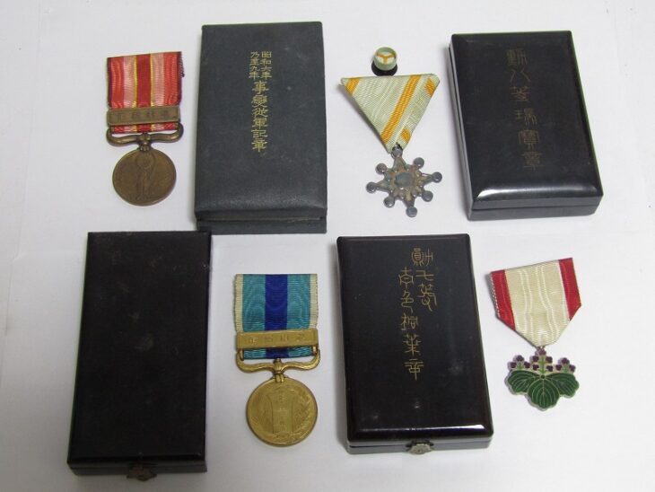 東京都世田谷区代田にて、旧日本軍の瑞宝章 勲章 徽章 記念章 従軍記章