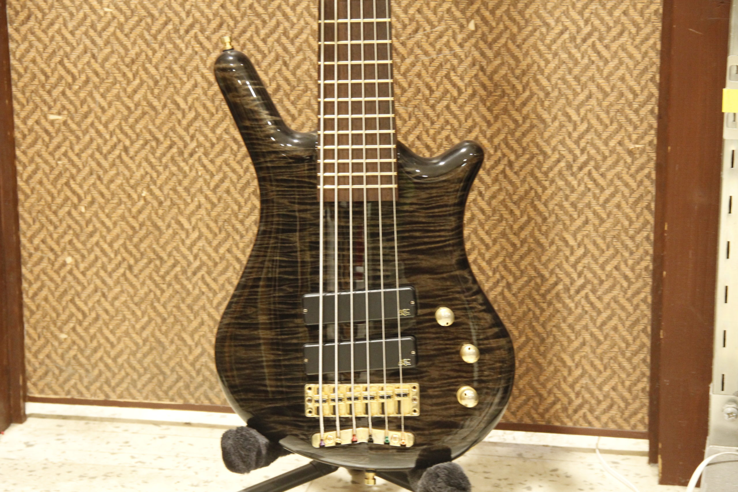 入荷特報】高いプレイヤビリティも豪華なルックスも兼ね備えたWarwick