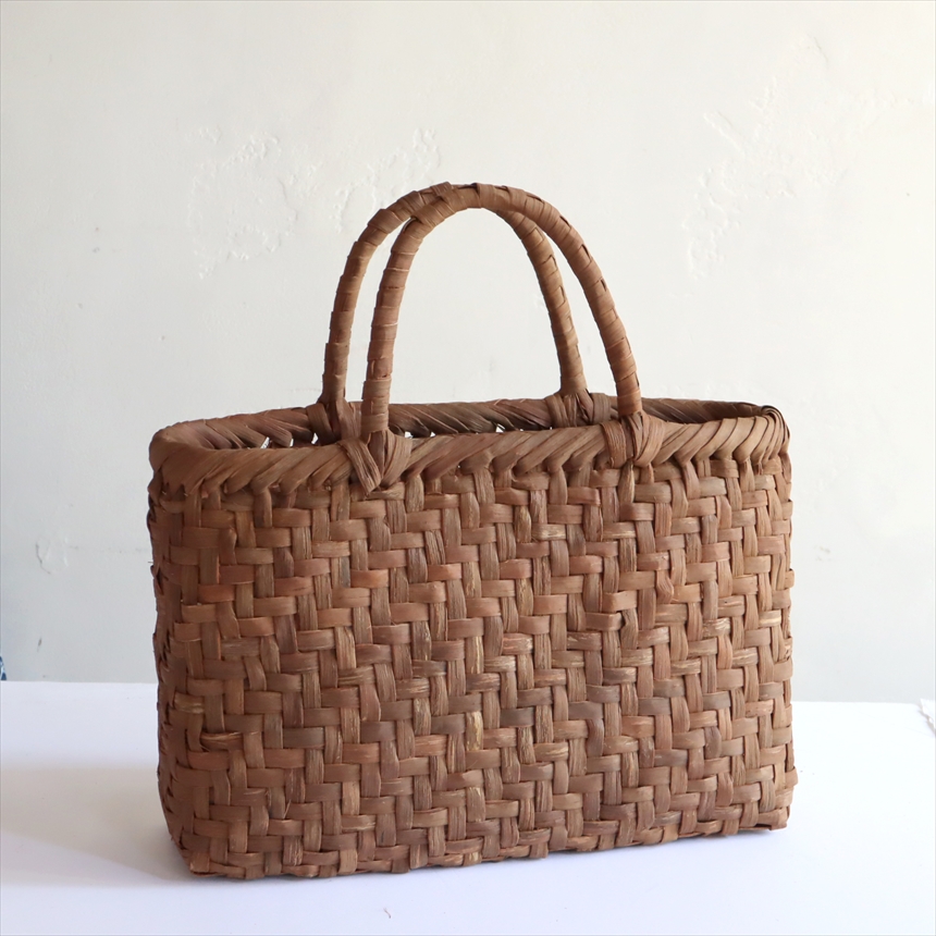 やまぶどう籠バッグ 白皮8mm 横長 巾34cm 高さ（本体）23cm 重さ370g