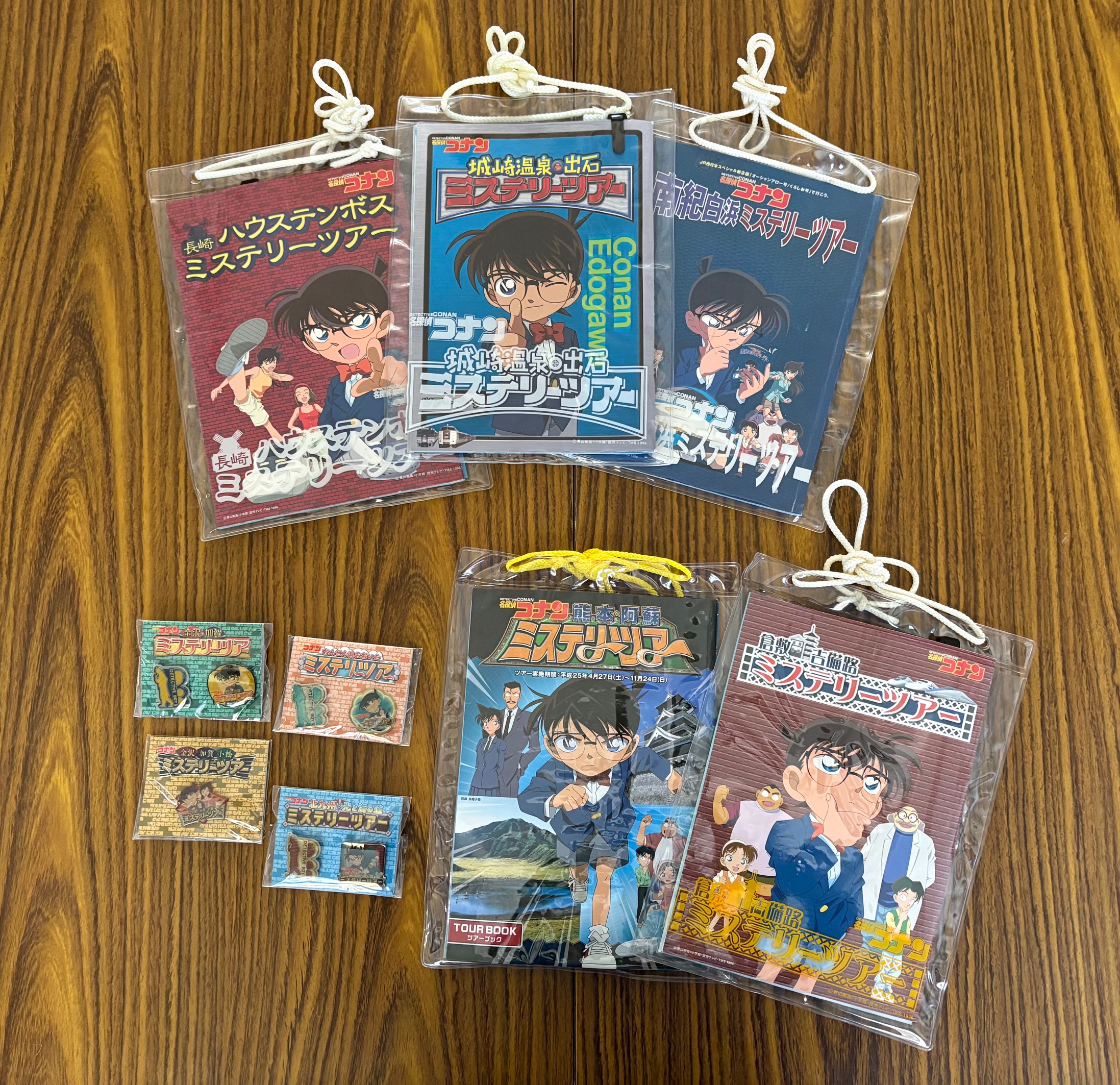 ミステリーツアーに関連するグッズ展示|青山剛昌ふるさと館