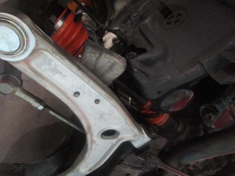 ランサーエボリューション9のフロントロワアームとドライブシャフト