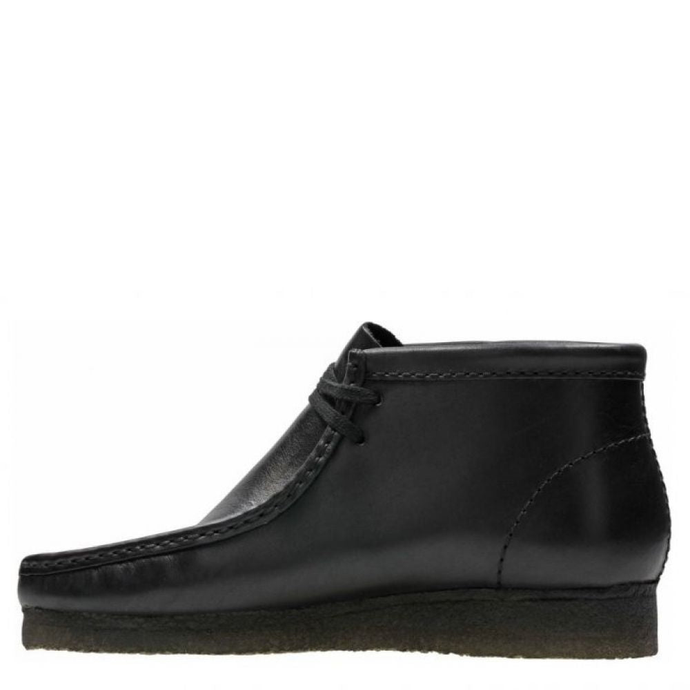 Clarks | Men's Wallabee Boot in Black Leather | Getoutsideshoes