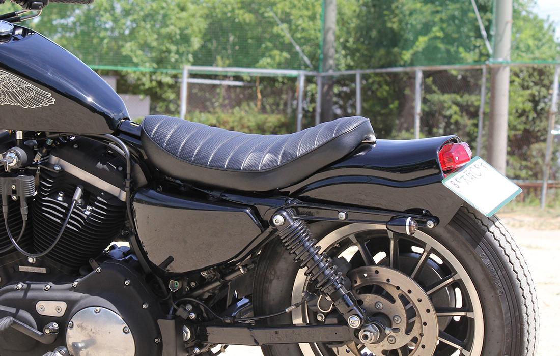 腰をしっかりホールド！スポーツスター・ステップバックシート