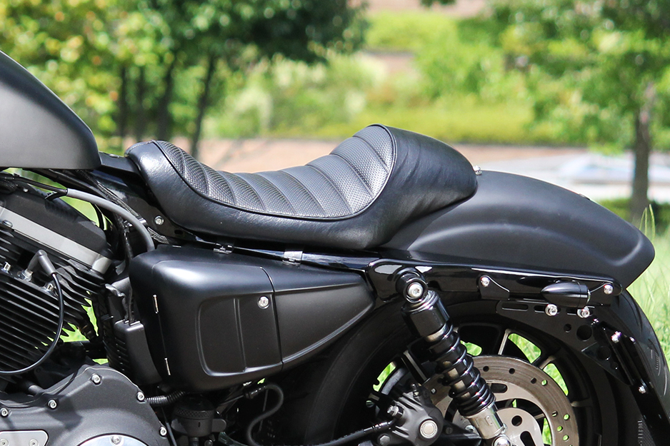 腰をしっかりホールド！スポーツスター・ステップバックシート