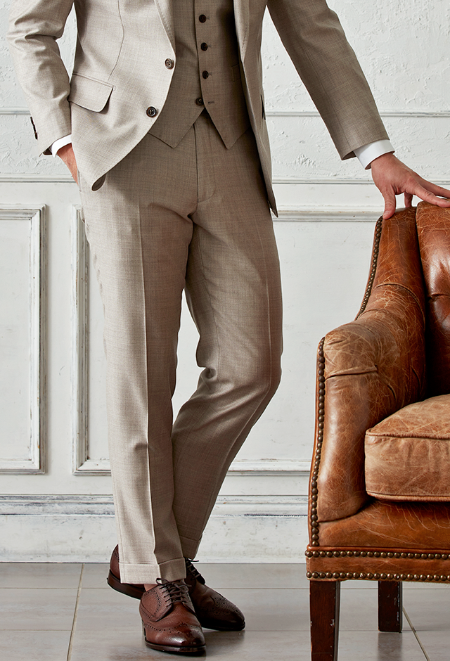 ベージュスーツ・無地のコーディネート（Loro Piana）｜325829-1-220