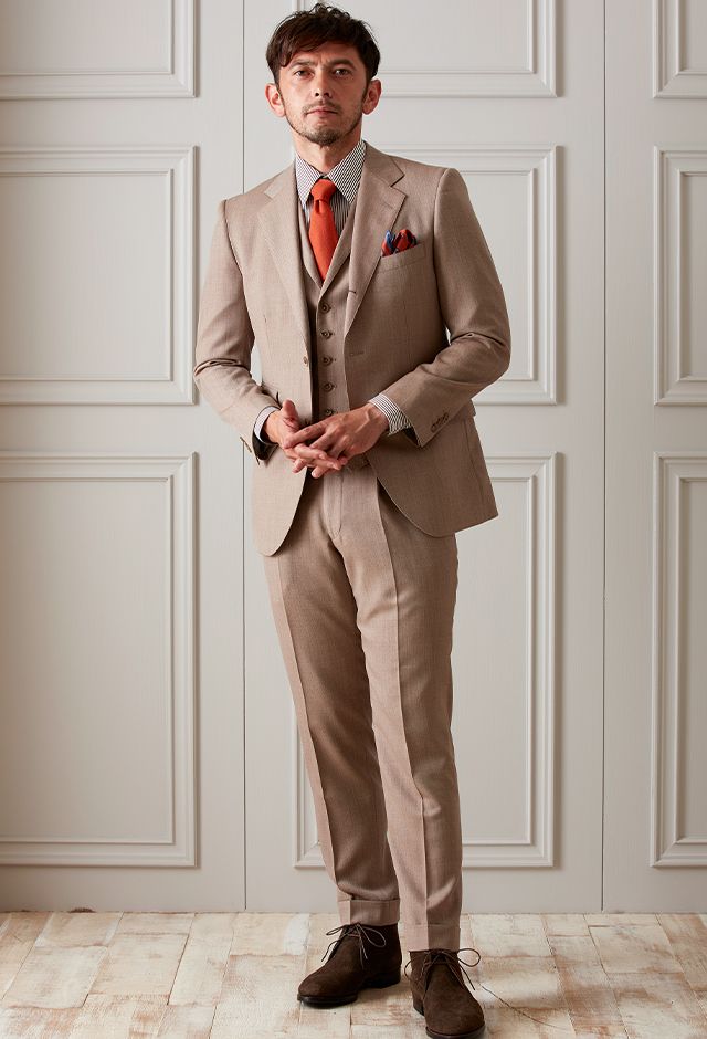 ベージュスーツ・無地のコーディネート（DRAGO）｜223-859-15