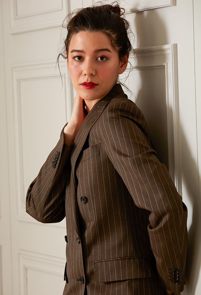 ブラウンスーツ・ストライプのコーディネート（HOLLAND＆SHERRY