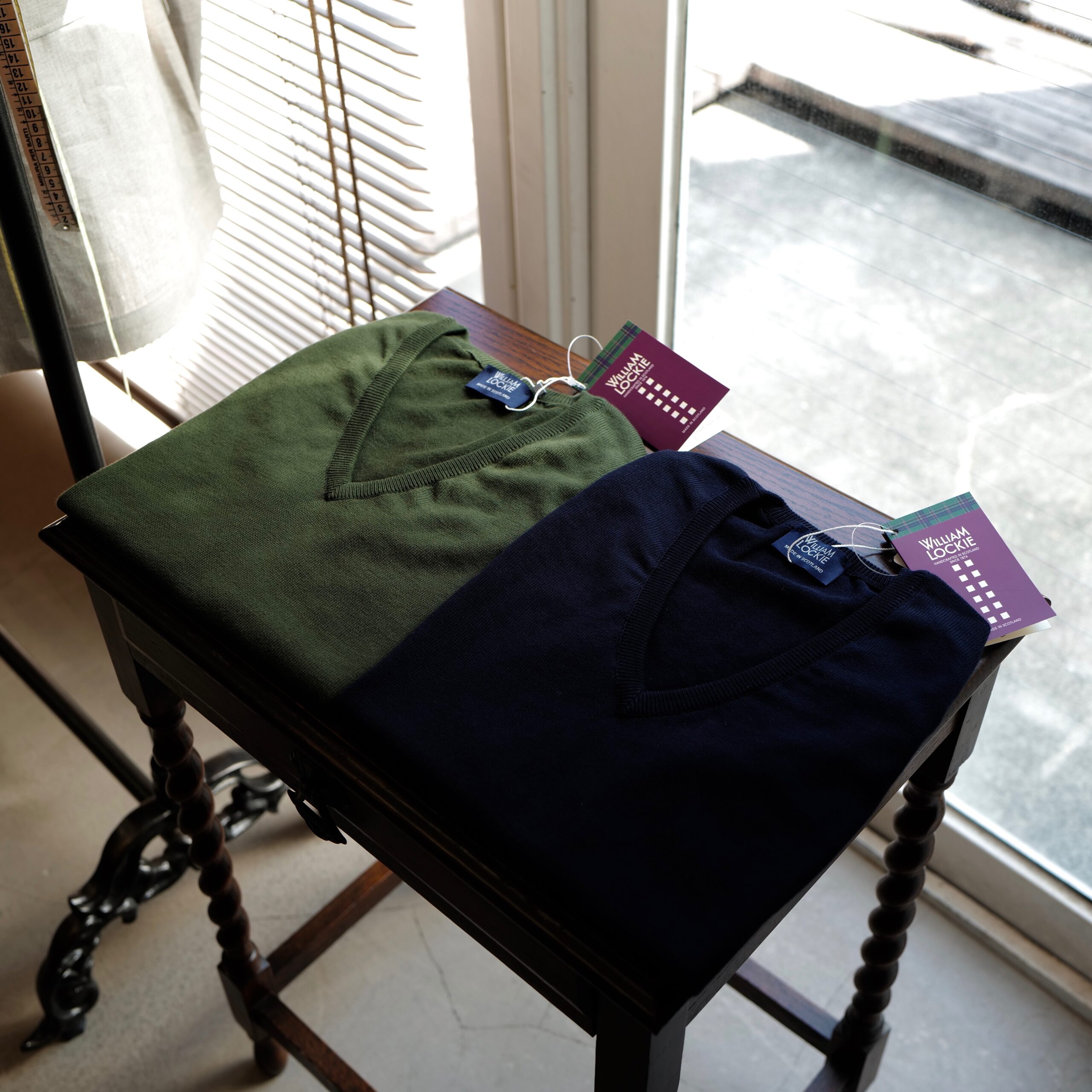 WILLIAM LOCKIE/ウィリアムロッキー】から持っていると便利なVネック