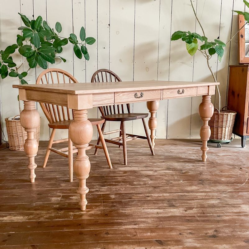 極太ろくろ足のオークダイニングテーブルW1600（クリア色）引出し4杯