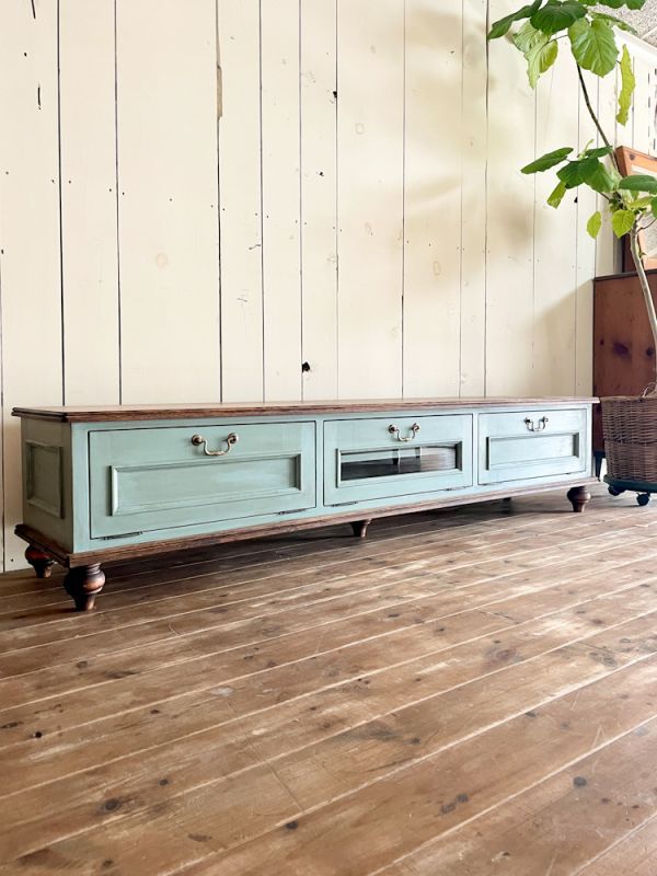 オーダーメイドで作るアンティーク調テレビボードW1800(グリーングレー