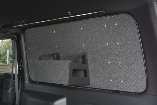 ハイエースやキャラバンの小物入れで役立つ！ESツールトレー｜トランポ