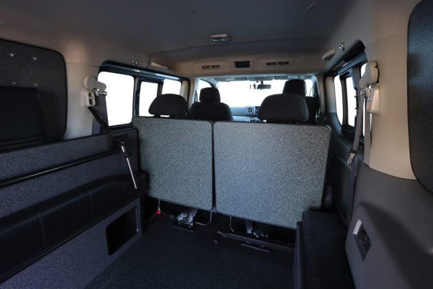 NV350キャラバンシート背もたれの汚れ保護！特注パネル｜トランポ