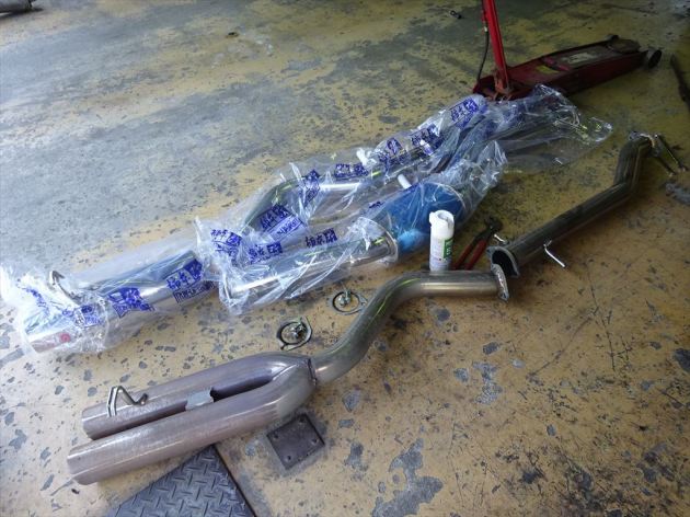 マーク2 JZX110 1JZ 柿本マフラー交換と4輪アライメント調整です！｜車