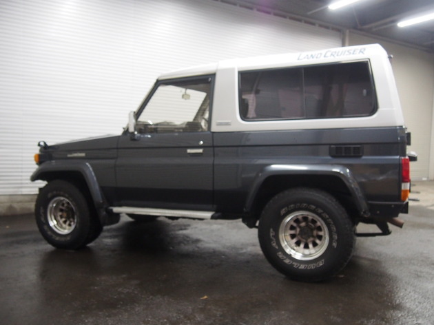 ランクル70ミドル ZXワイド FRPトップ リフトアップ が入庫になりまし