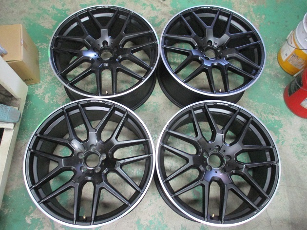 メルセデスベンツGクラス用22インチ社外ホイールを半艶ブラックで再