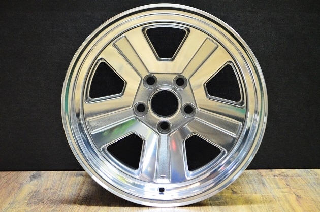 三菱スタリオン純正16インチホイールをバレル研磨ポリッシュ加工