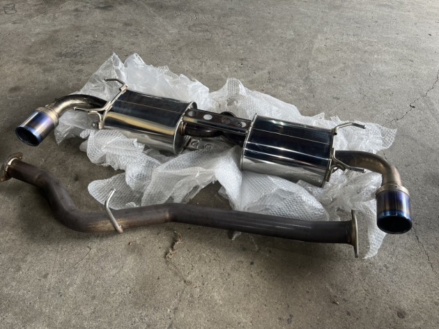 持ち込みパーツ取り付け依頼 マツダRX-8 社外マフラー交換｜板金塗装