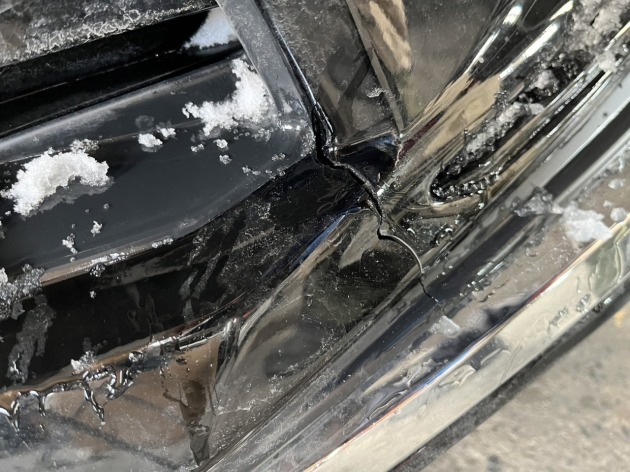 ヴォクシーのモデリスタフロントスポイラー割れ！新品交換修理！｜傷