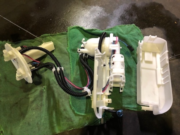 R35GT-R サード 強化フューエルポンプ＆リレーキット取り付け