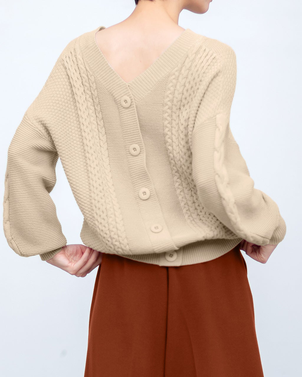 ケーブル編み・バックデザインセーター/DoCLASSE