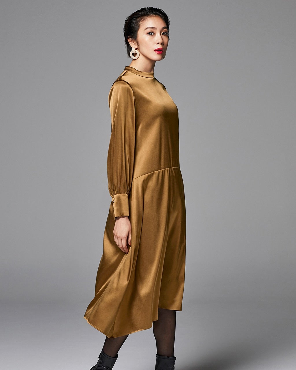 シルクストレッチ・スタンドカラーワンピース/DoCLASSE