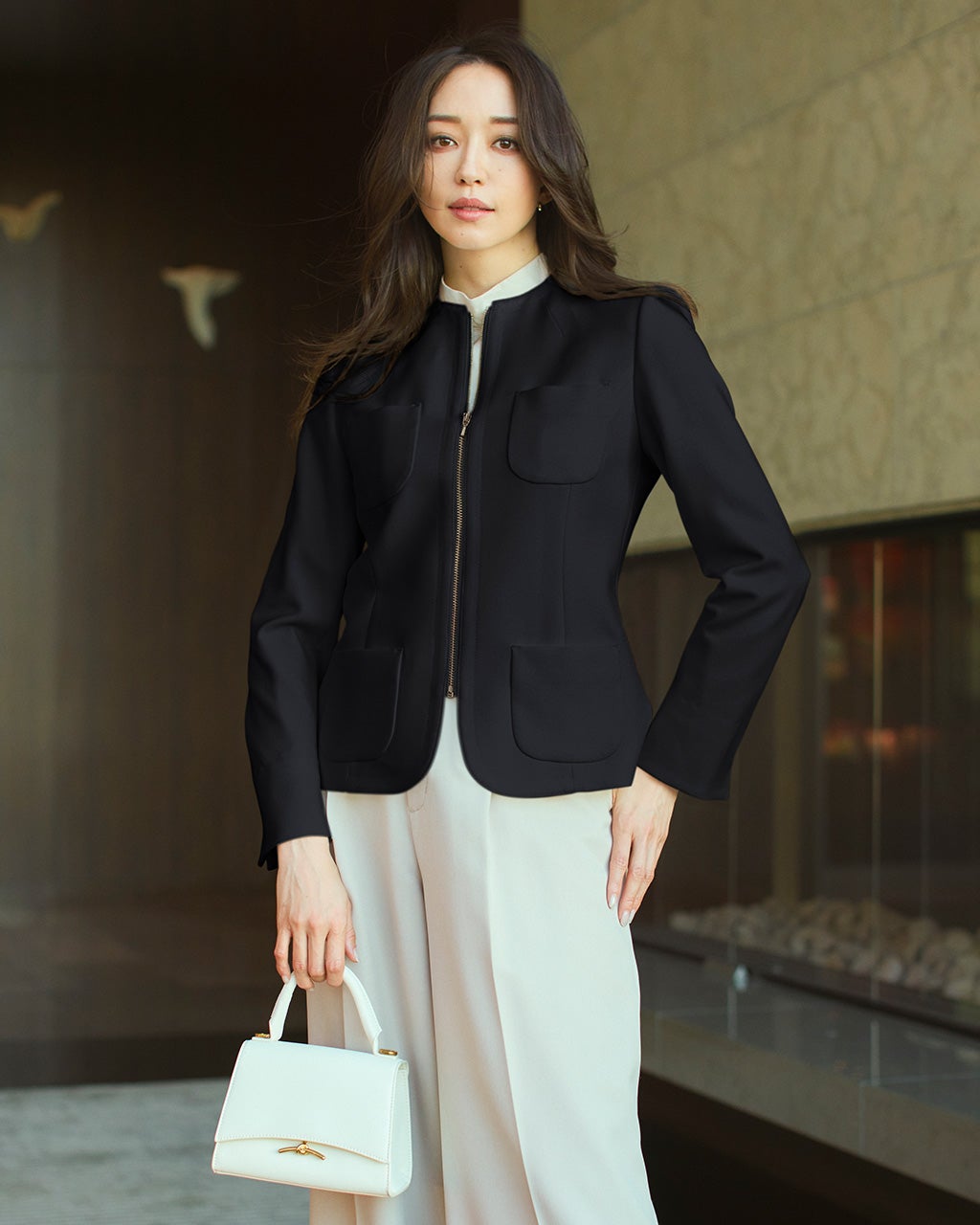 ストレッチギャバジン・ジップノーカラージャケット/DoCLASSE