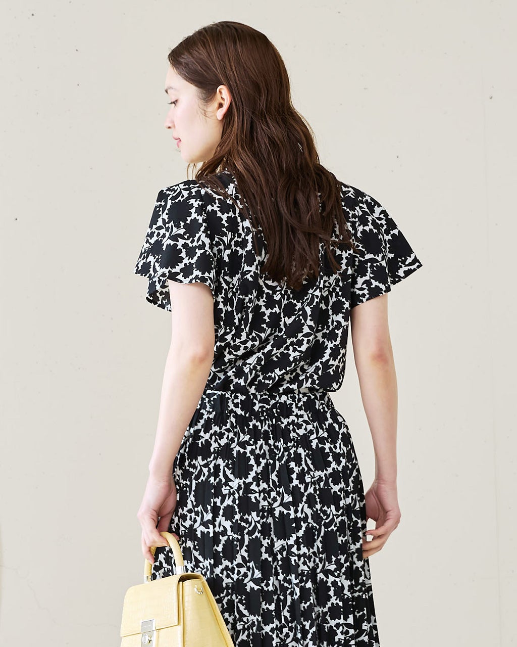 光沢デシン・プリント柄ボウタイブラウス/DoCLASSE