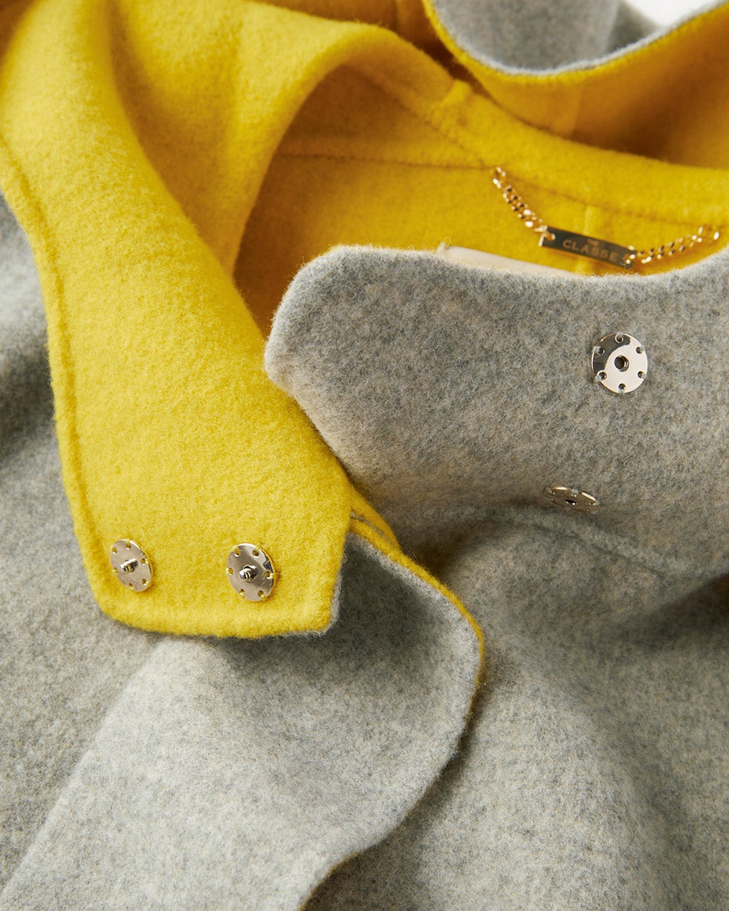 カシミヤ混ウールリバー・配色フードジャケット/DoCLASSE