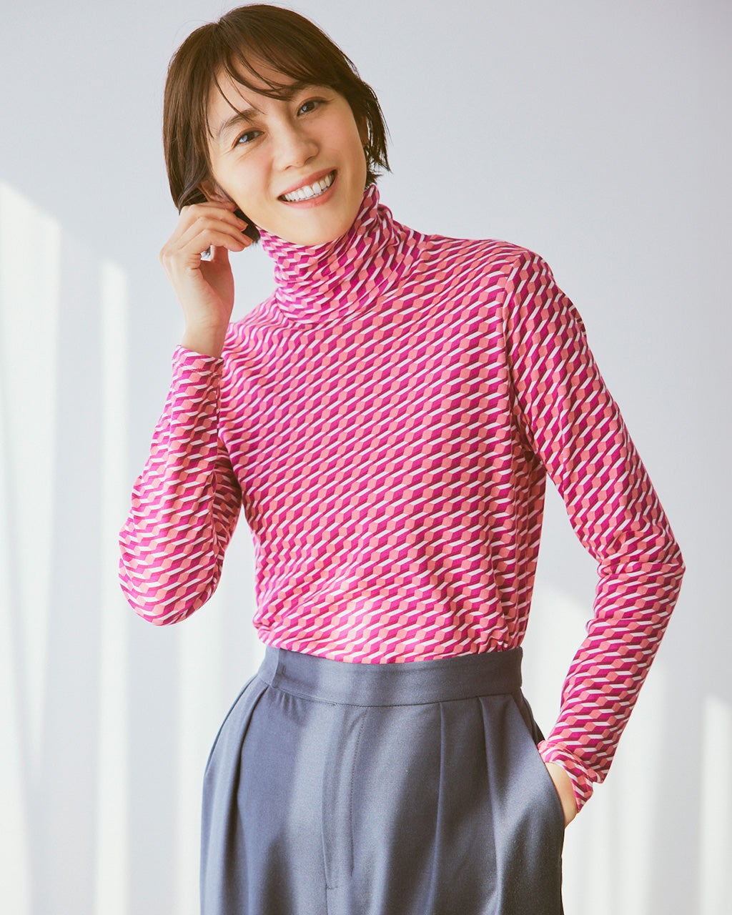 超長綿タートルネック／モダン柄/DoCLASSE