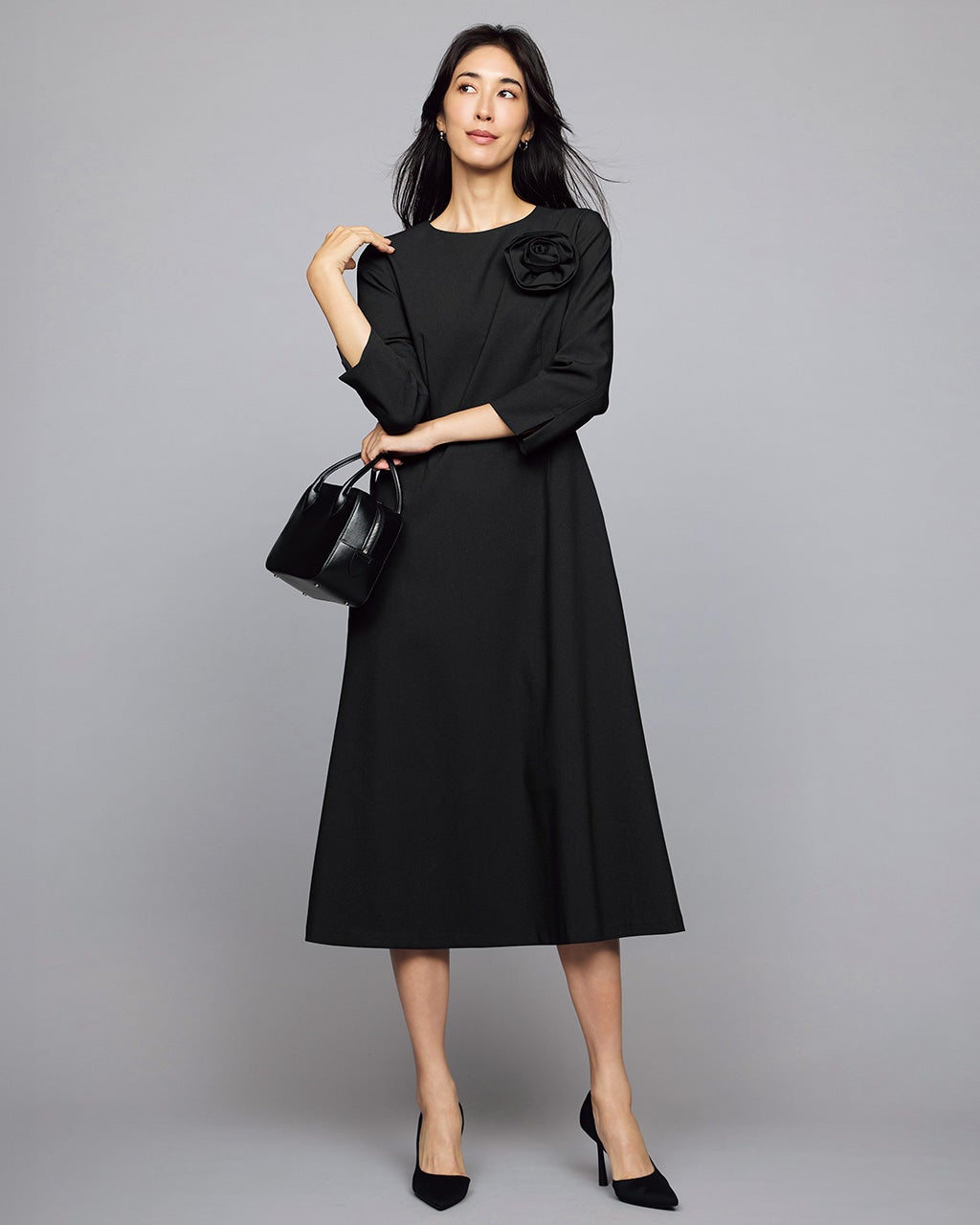 ダブルクロス・Aラインワンピース／コサージュ付き/DoCLASSE