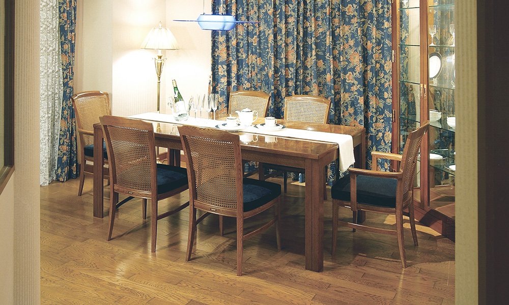 ちずお【ドマーニ】モーガントン・ダイニングチェア③本革・ライトコニャック 2026年最新】モーガントン ドマーニの人気アイテム - メルカリ