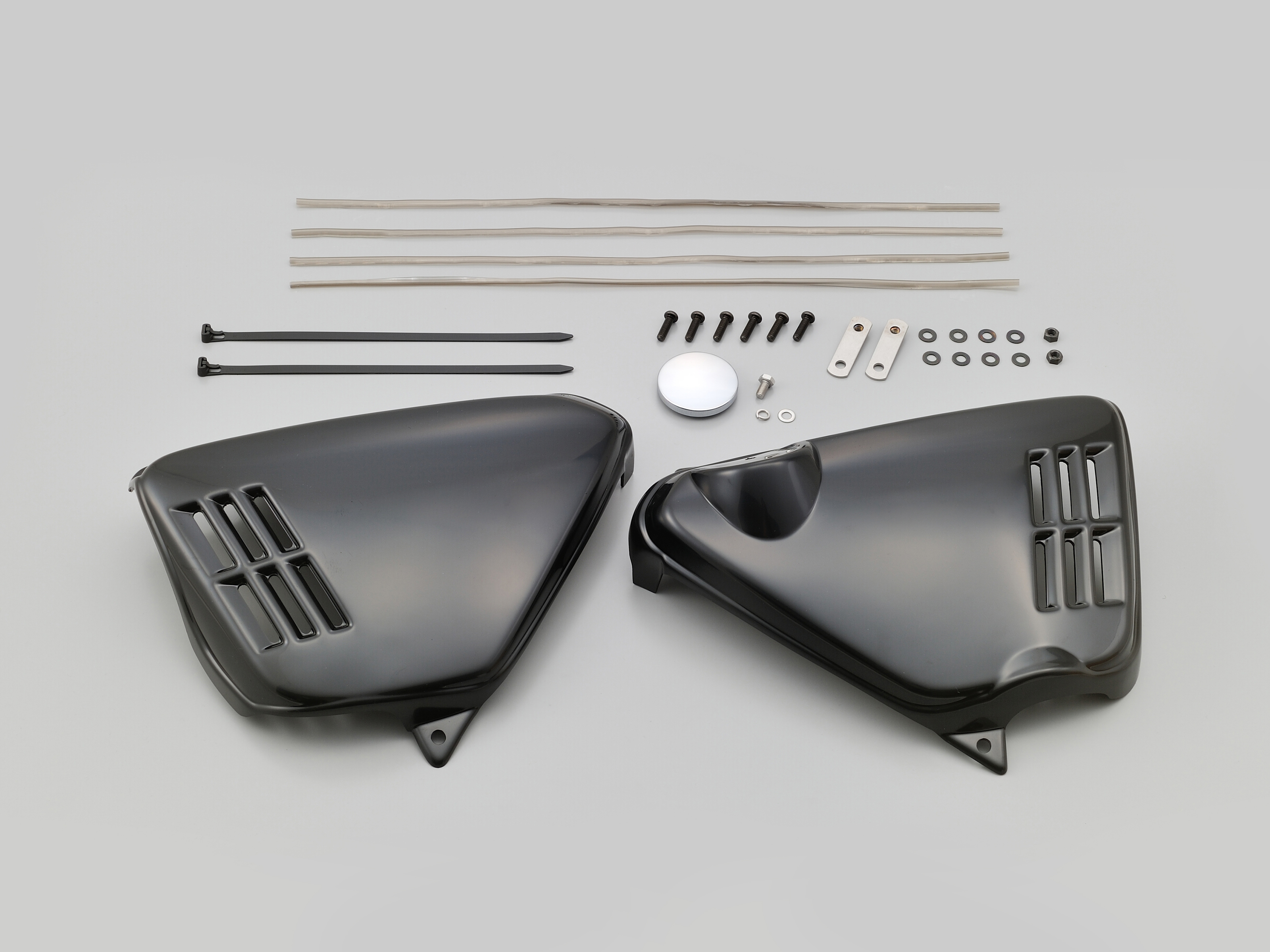 K0 LOOKサイドカバー CB1100（'10～'13）専用 無塗装黒｜株式会社デイトナ