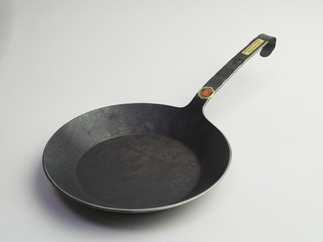 turk（ターク）【鉄製クラシックフライパン28cm】｜DAIDOKO