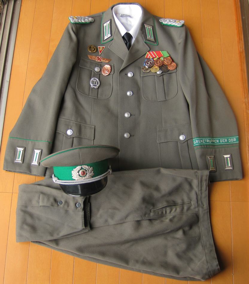 東ドイツ軍の制服や勲章の販売の大黒堂