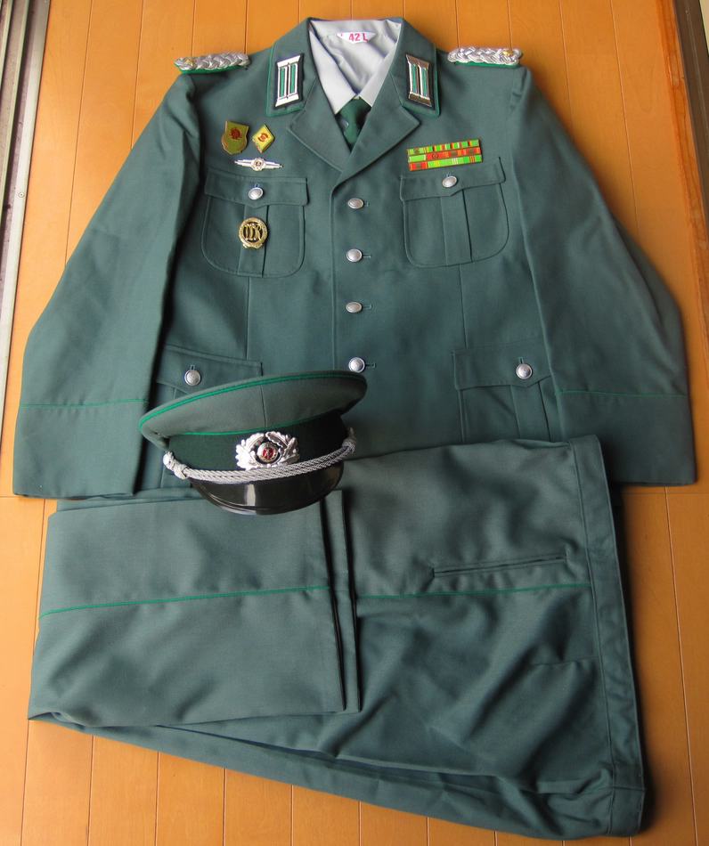 東ドイツ 人民警察 制服一式 実物 東ドイツ 人民警察 制服一式 実物 ソ