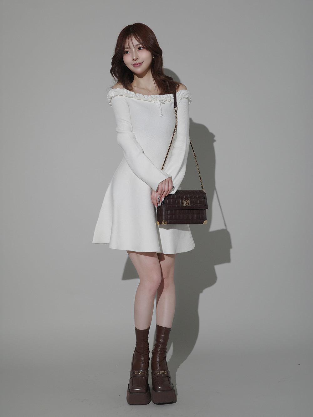 オフショルダーフリルニットミニワンピース – Darich (ダーリッチ)