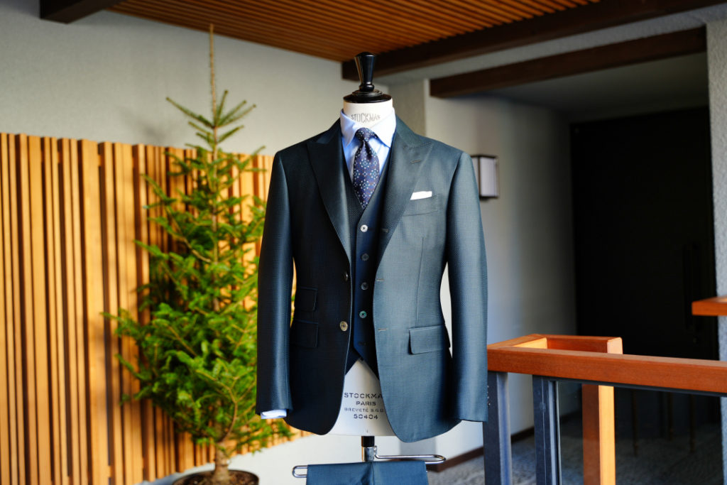 オーダースーツの紹介-DORMEUIL AMADEUS グリーンドットスリーピース