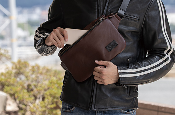 W-86 レザーボディバッグ | DEGNER