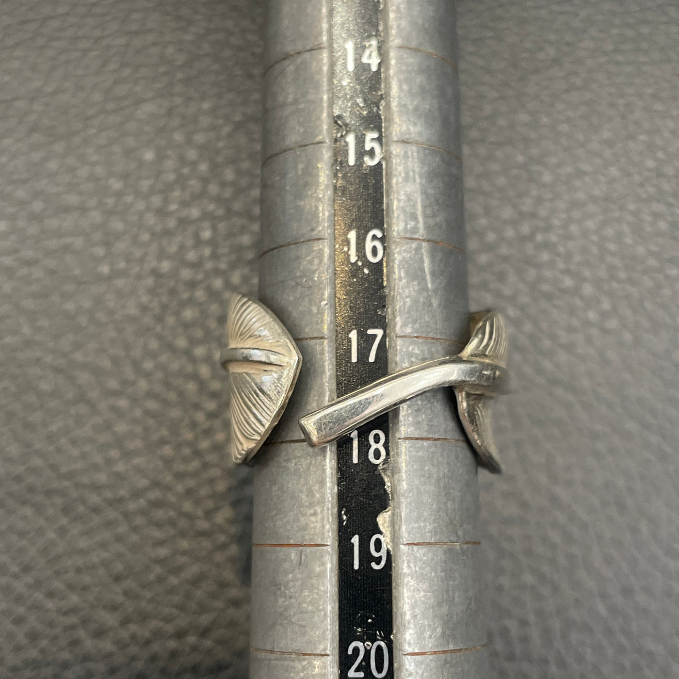 ゴローズ goro's [新品]メタル付フェザーリング(17号) – DELTAone