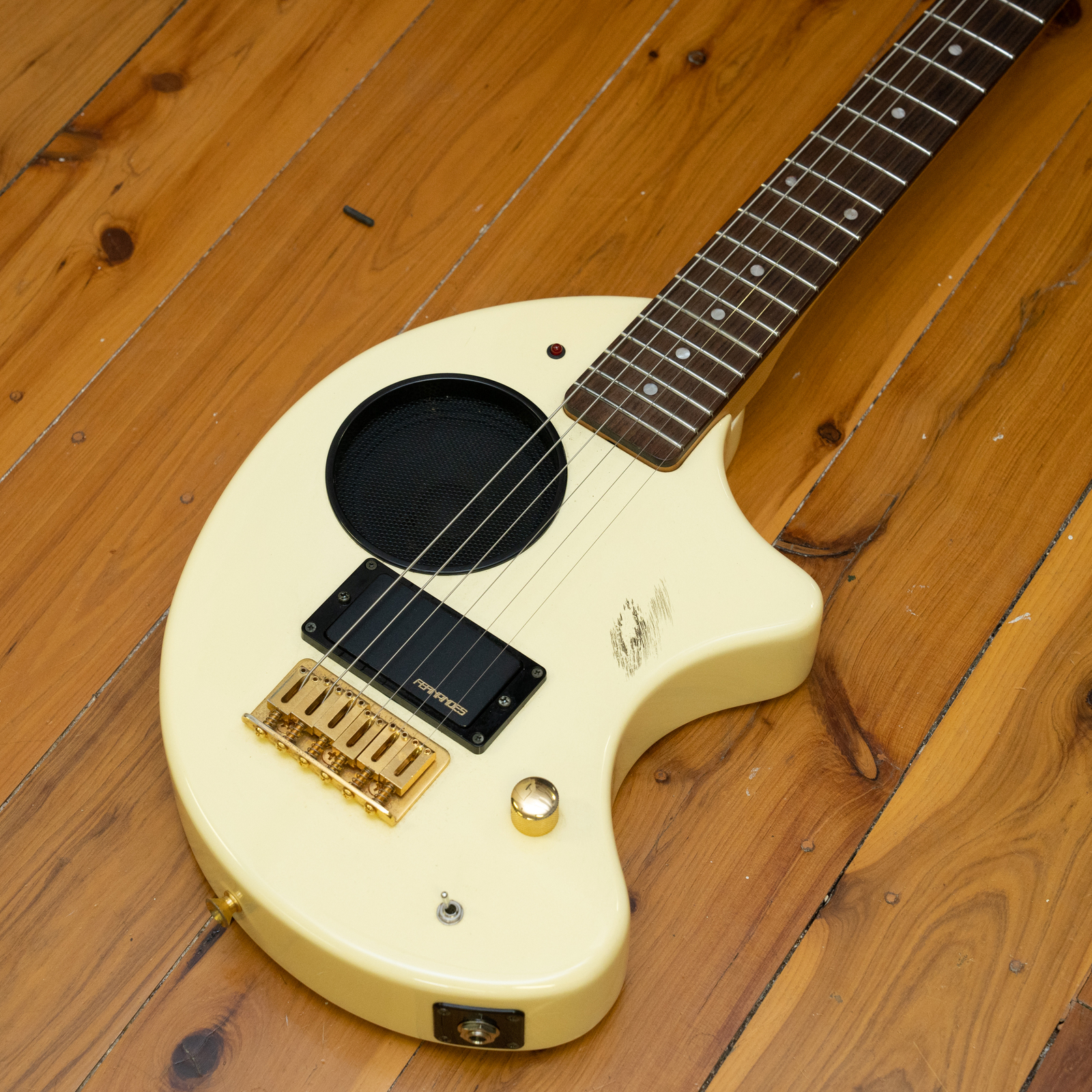 Fernandes ZO-3 Nomad Travel Guitar With In Built Amp (Used)