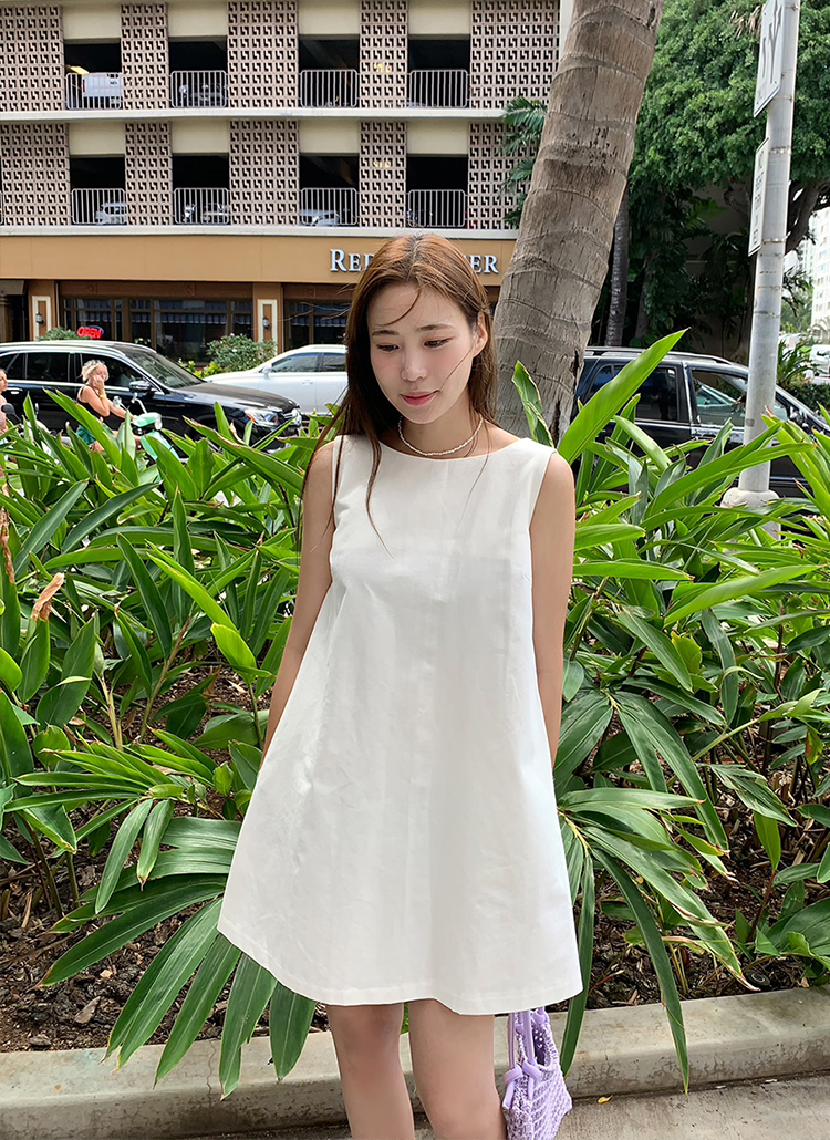 ラウンドネックノースリーブミニワンピース | レディースファッション