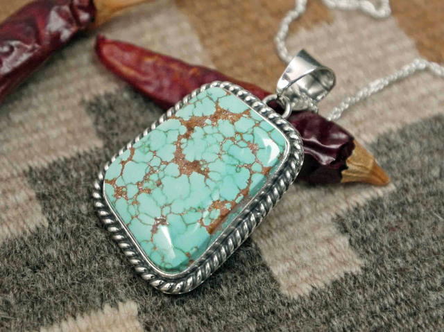 ナバホ 03-0544 エヴァンジー・ウィリー作 ナンバーエイト・ターコイズ