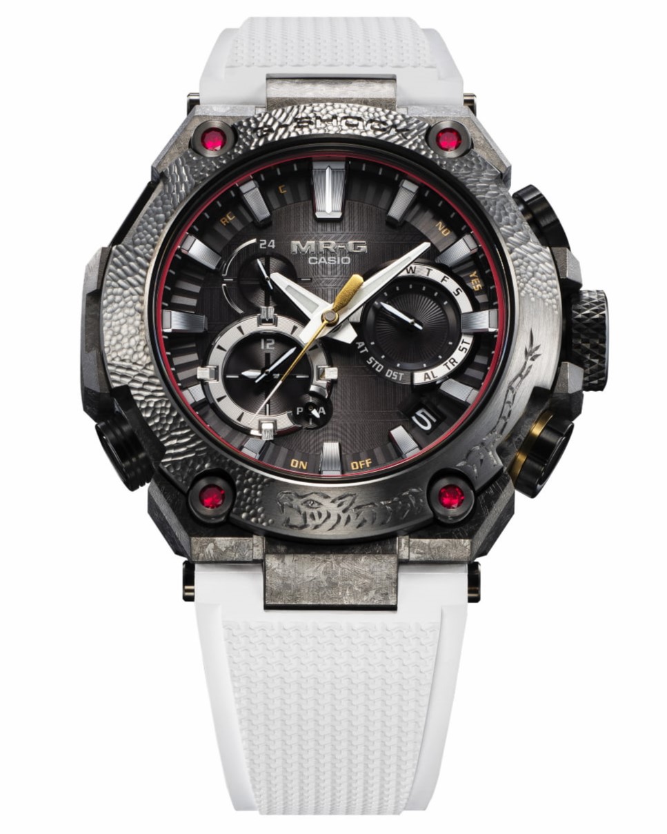 日本伝統の「兜」をモチーフとした、チタン製G-SHOCKが堂々登場