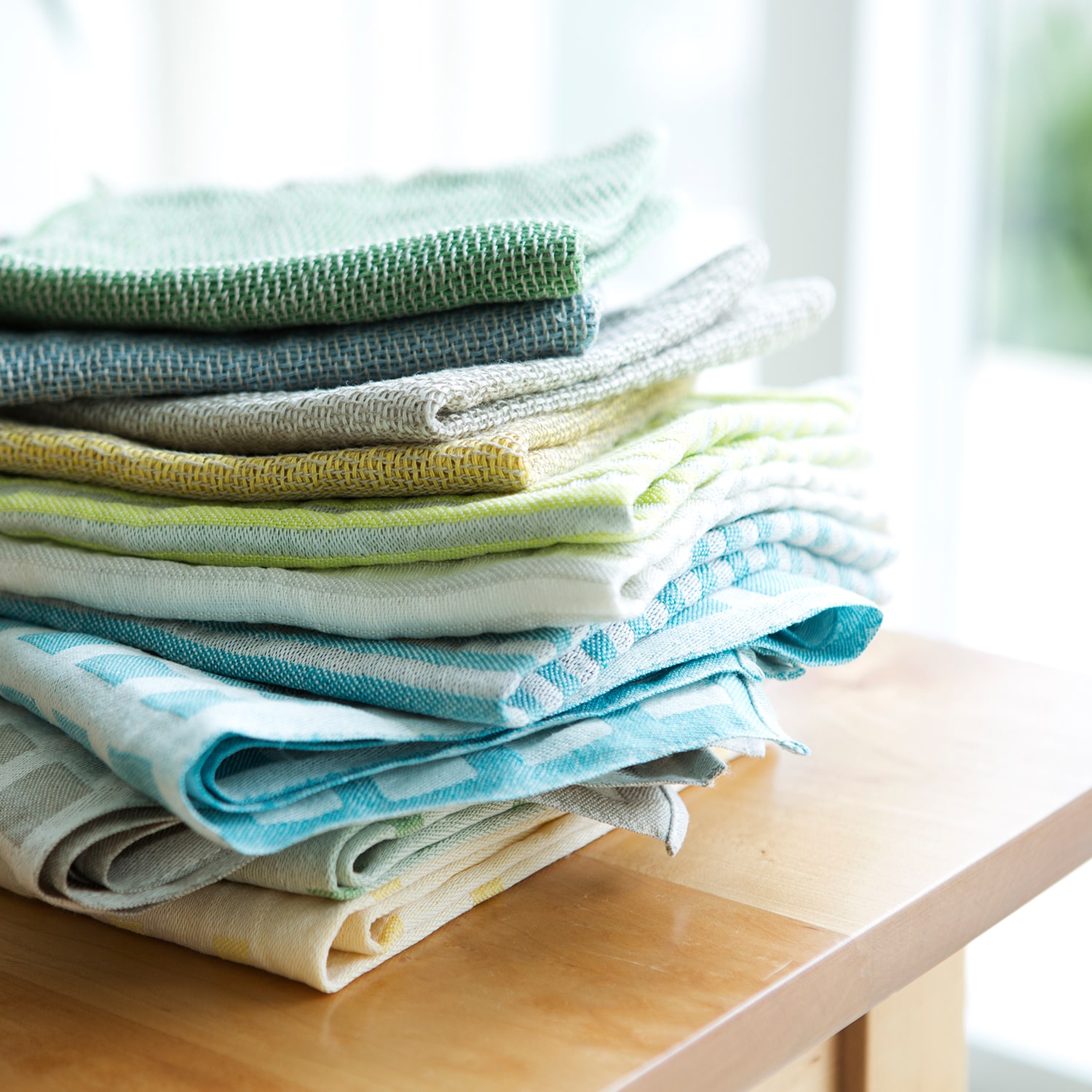 Vaxbo Lin/ヴェクスボリン リネンのキッチンタオル ドット パープル