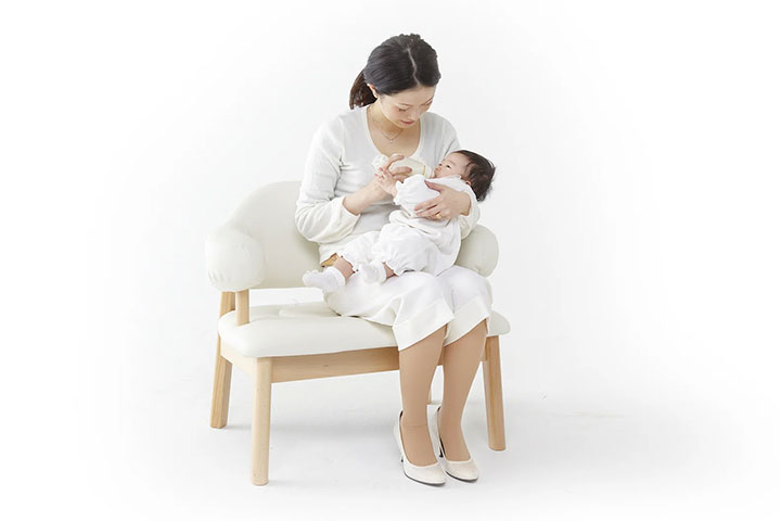 ペコ｜授乳サポートチェア｜ママに優しい椅子｜業務用家具のE家具.JP
