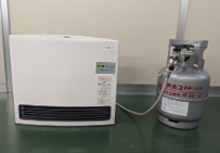 ガスファンヒーター(LPガス供給スタンド『モバエネ君』付)／配管工事不要