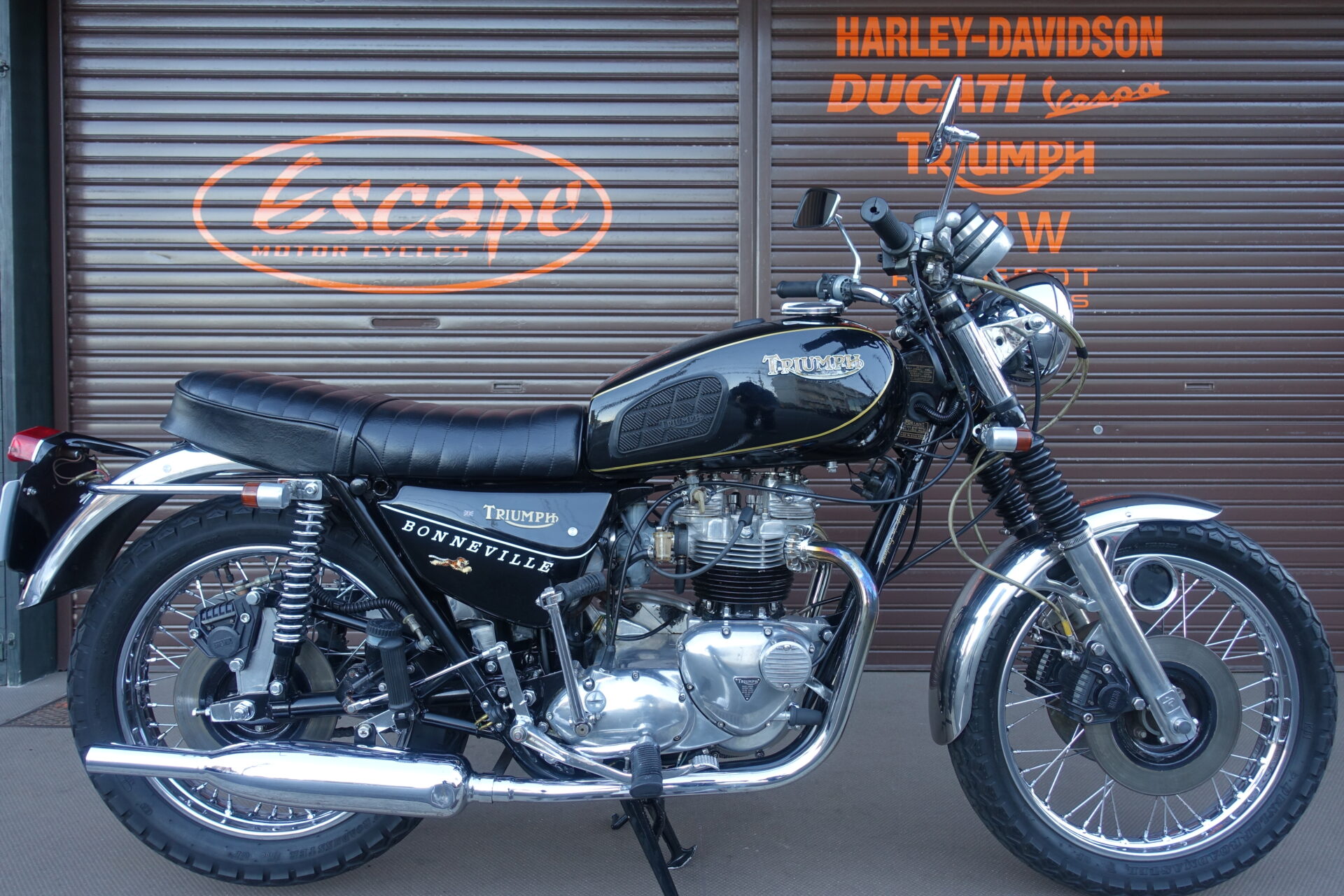 TRIUMPH T140ボンネビル | Escape Bike