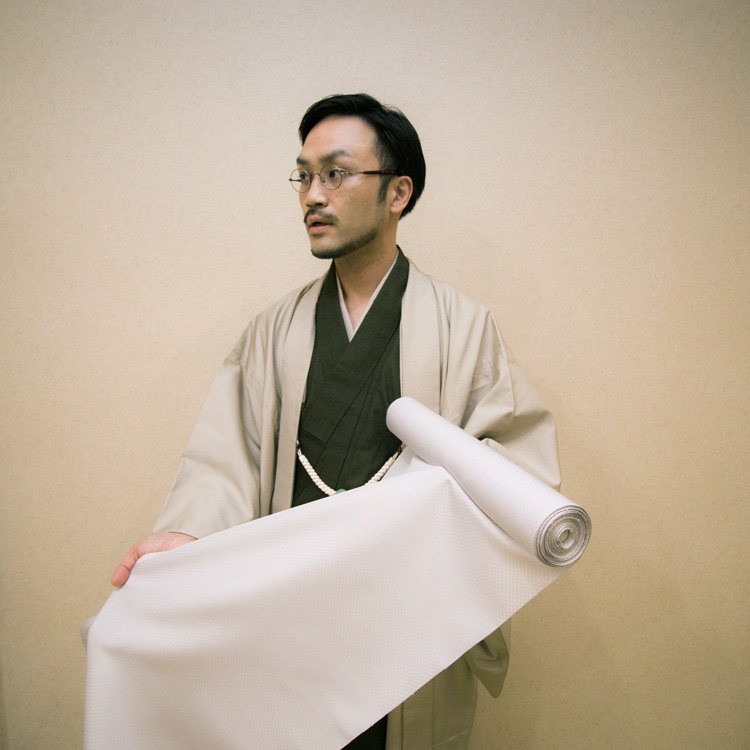 下井信彦さんに別注した下井紬の着尺「灰藤色」が到着しました | 千成