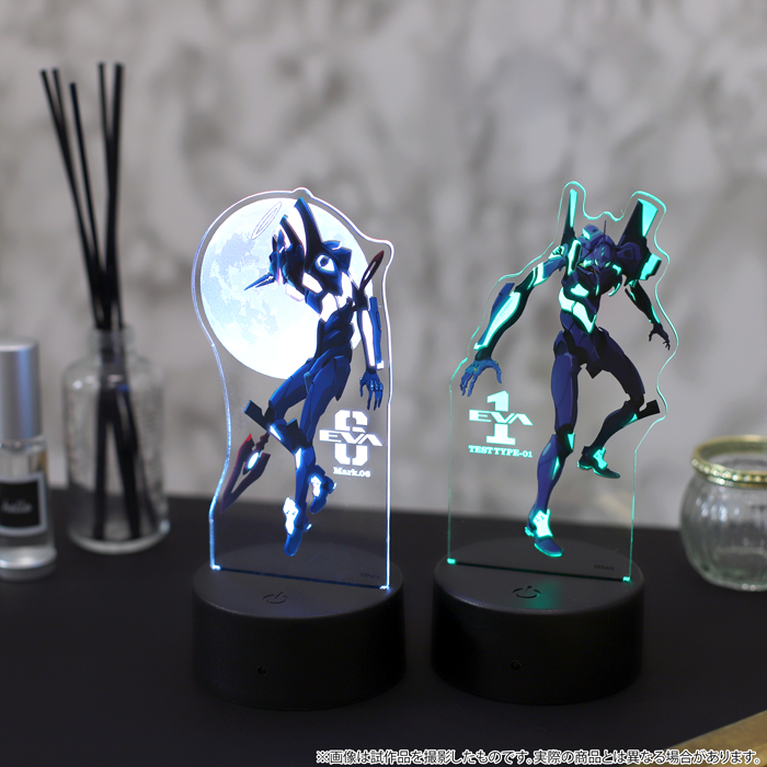 アクリルスタンドが光輝く！初号機とMark.06のイルミナスタンドが登場！