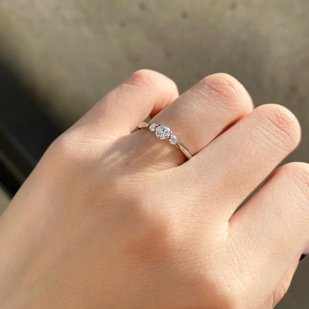 婚約指輪 リリーズ｜LAZARE DIAMOND / ラザール ダイヤモンド